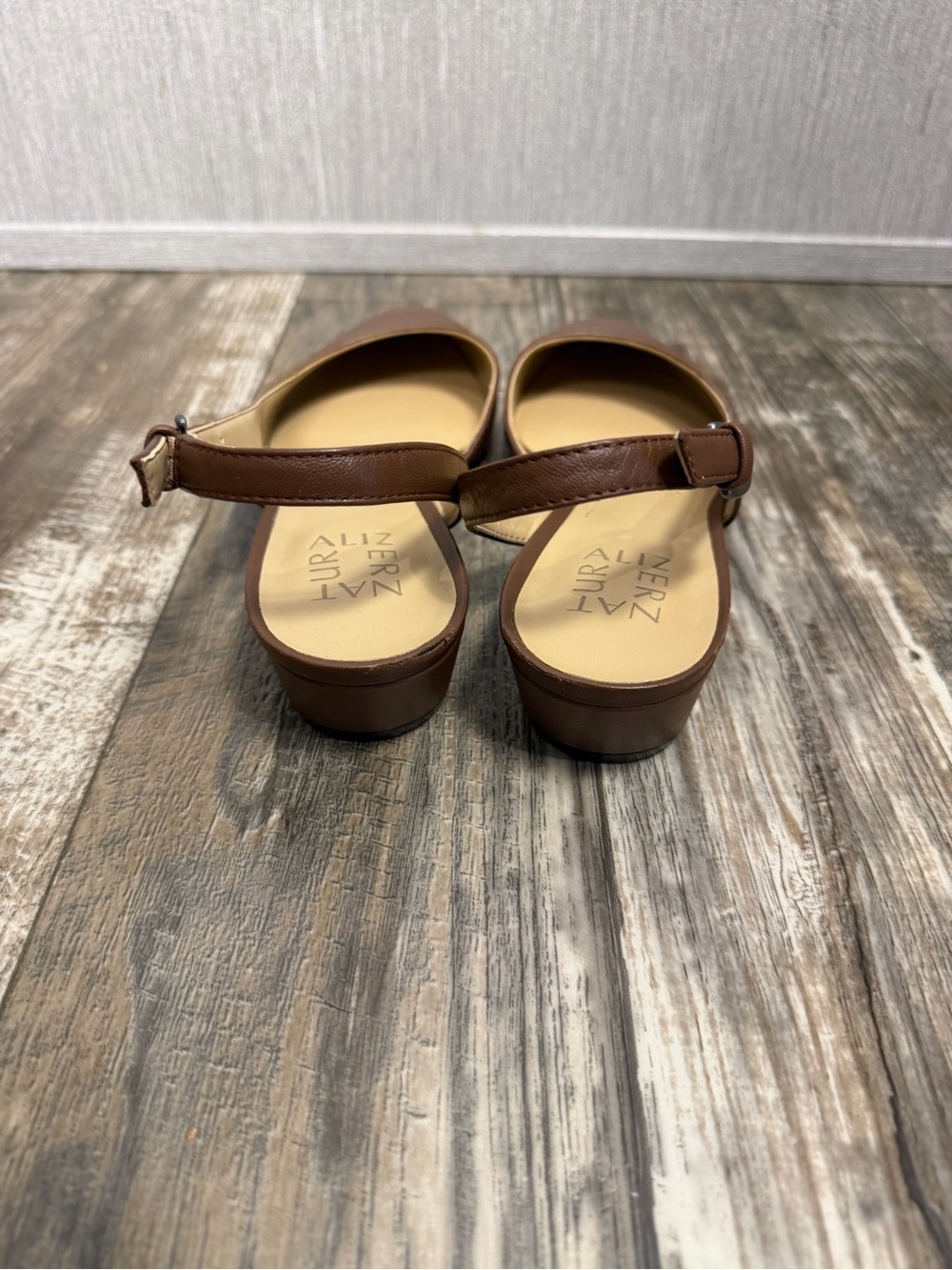 NWOB Naturalizer Brown Leather Slingback Flats Size 8 - Picture 13 of 16